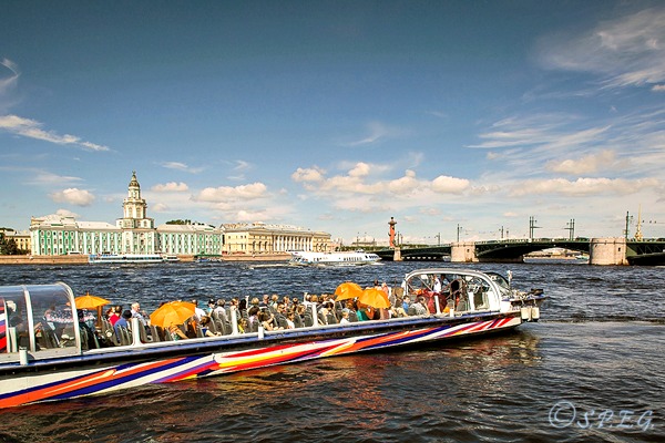 boat cruise in st petersburg